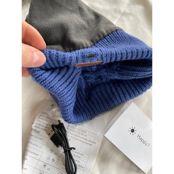 Asiilovi Bluetooth Winter Beanie - Picture 6 of 8